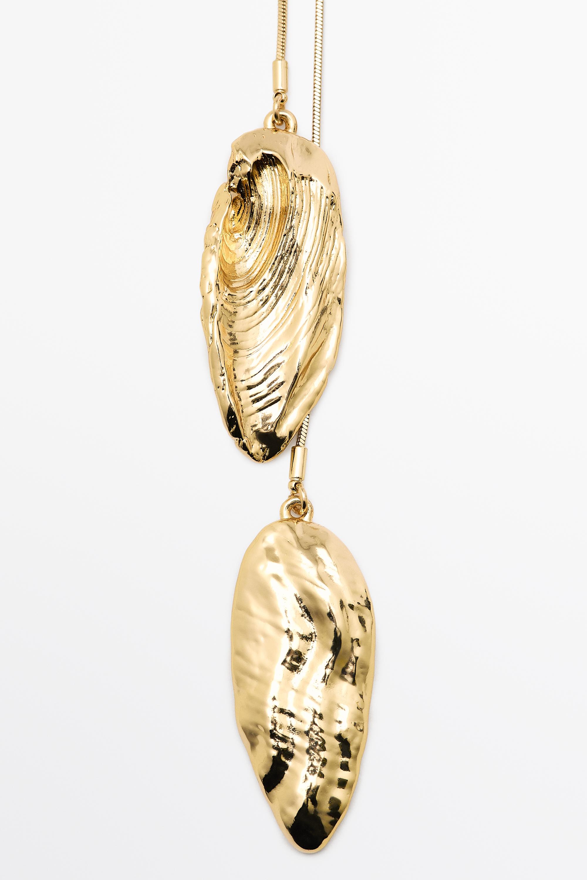 Adjustable necklace with textured pieces